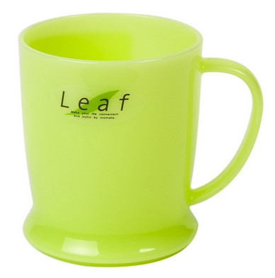 Кружка пластиковая INOMATA ЗЕЛЕНАЯ 250 мл (9,8Ш × 7,2Д × 8,5В см) 1 шт